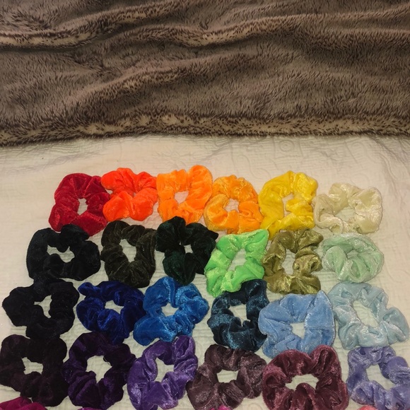 Lot of Scrunchies-10 for 14 - Picture 4 of 7